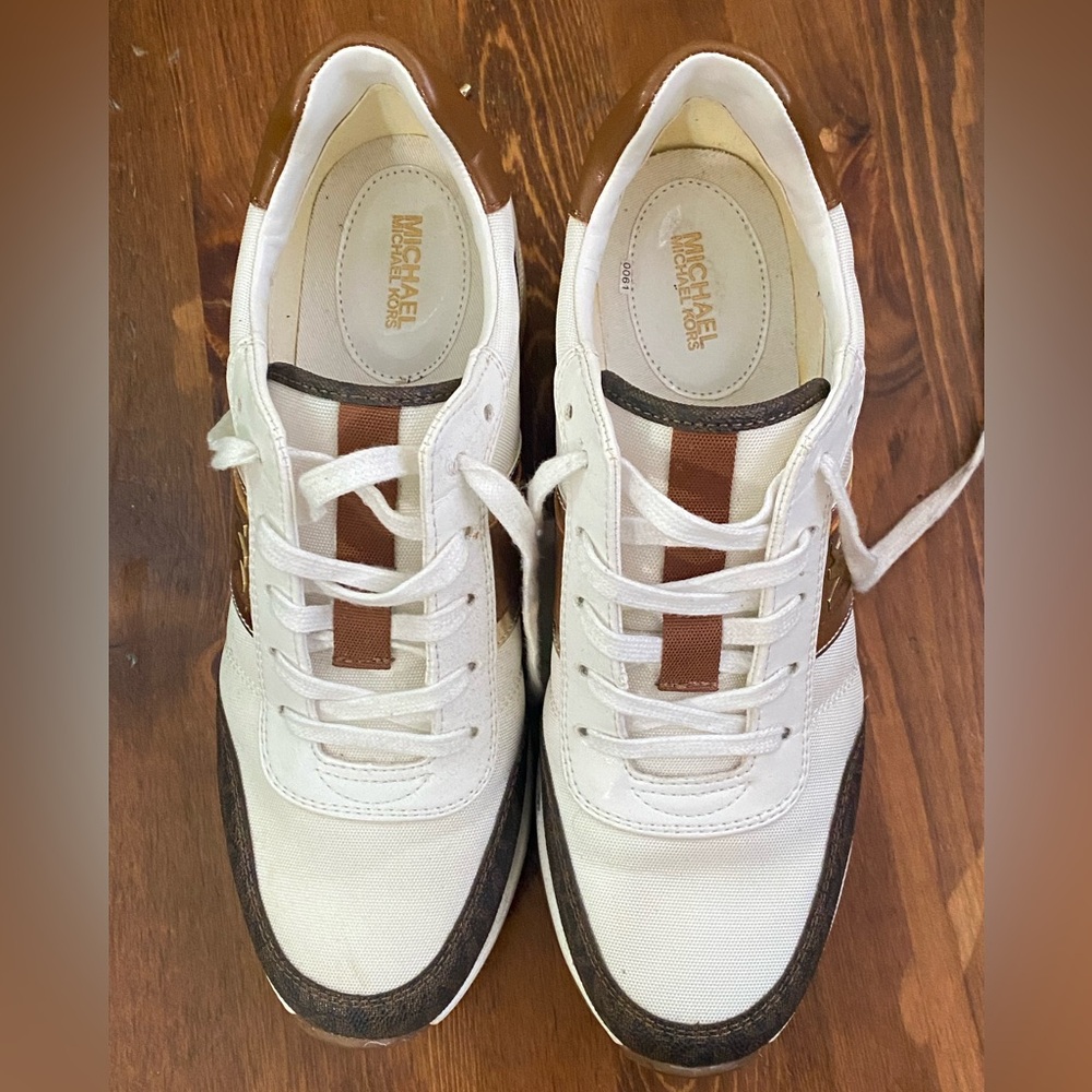 Michael Kors Women’s Wedge Sneakers. Size: 8.5
Gently used great condition. 🤎 - Picture 5 of 14